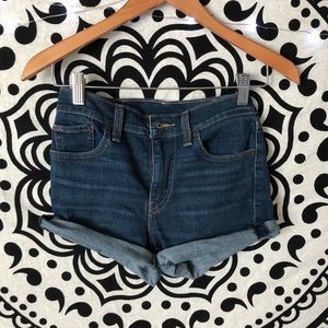dark wash levi’s shorts